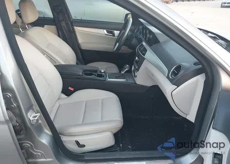 2013 Mercedes-Benz C 250 Sport из США, поврежденный, VIN WDDGF4HB6DR269993